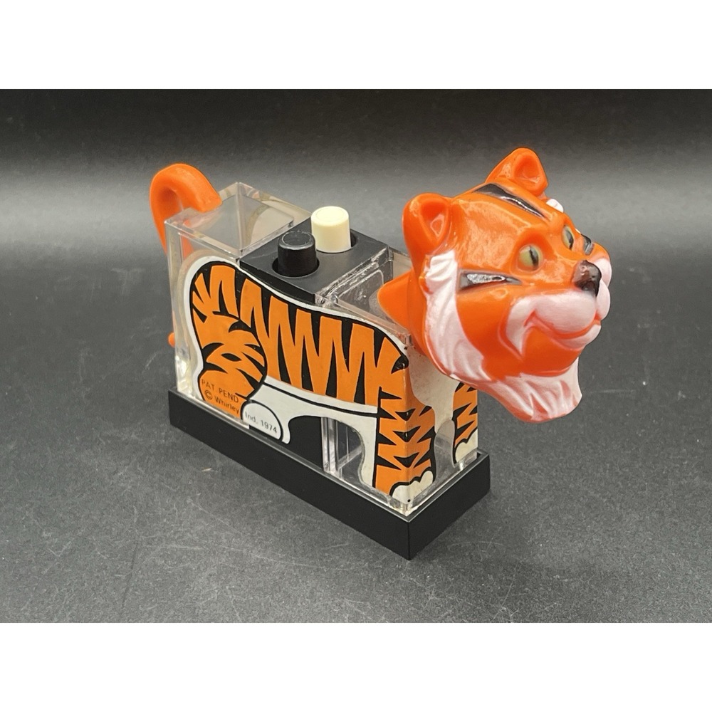 Esso 'Put‎ A Tiger In Tank' Plastic Salt & Pepper Shaker U 34 1974 USA Unique